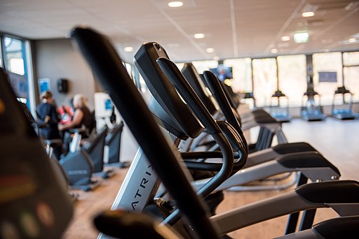 Apparaten in sportschool 